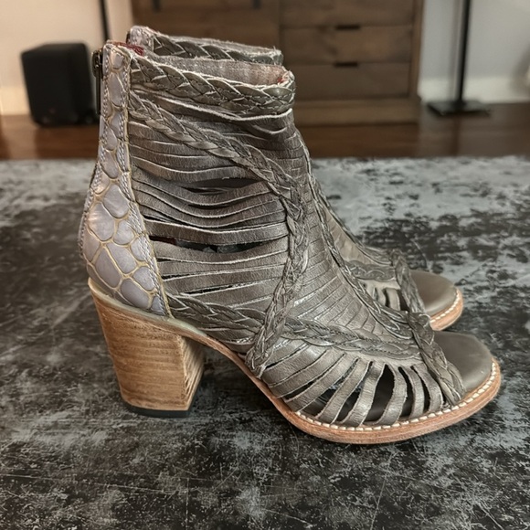 Freebird Taupe Olive Bela Leather Open Toe 3" Boho Heeled Booties Size 7 - Picture 4 of 7